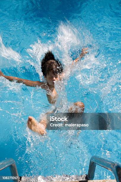 Profunda Foto de stock y más banco de imágenes de Agua - Agua, Aire libre, Color - Tipo de imagen