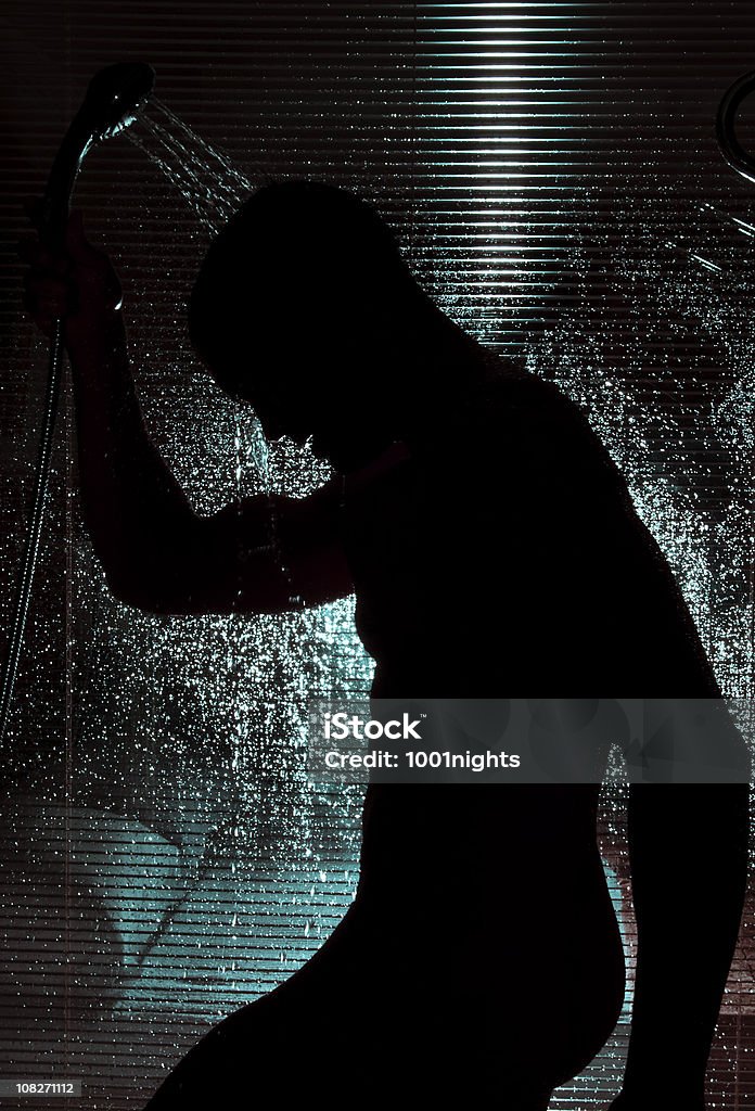 Человек в душем - Стоковые фото Баловство роялти-фри