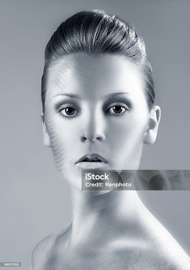 Futuristische Monochrom Porträt mit kreativen Make-up - Lizenzfrei Attraktive Frau Stock-Foto