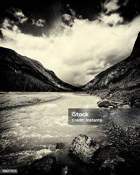 Photo libre de droit de Fleuve banque d'images et plus d'images libres de droit de Fleuve et rivière - Fleuve et rivière, Image contrastée, Alberta