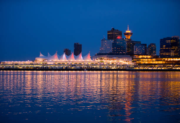 vancouver por la noche - pan pacific hotel fotografías e imágenes de stock