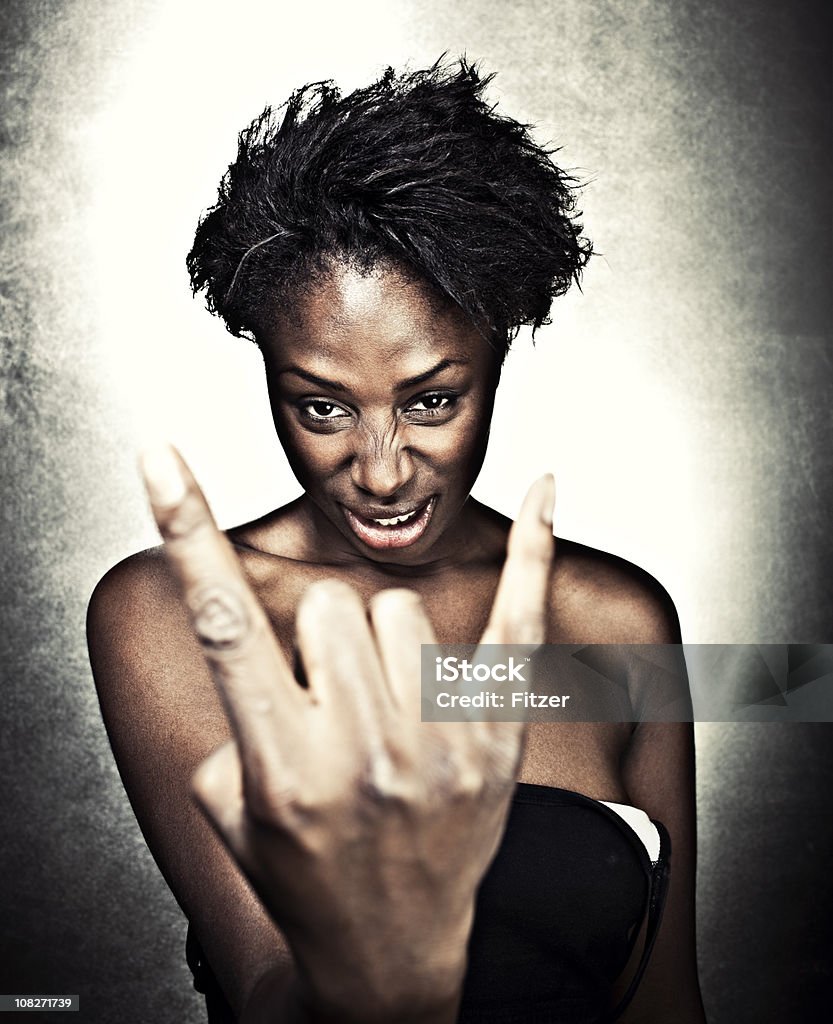 Linda jovem mulher preta Retrato de ação - Foto de stock de Mulheres royalty-free