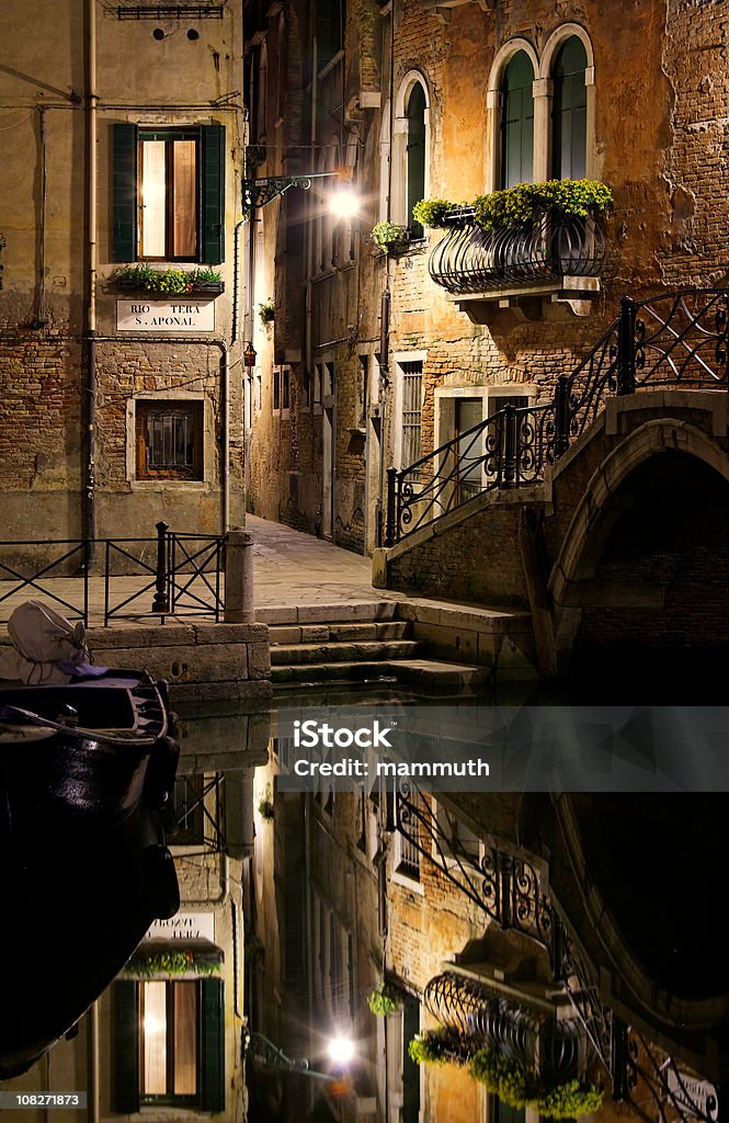 Canal de Veneza, à noite - Foto de stock de Veneza - Itália royalty-free