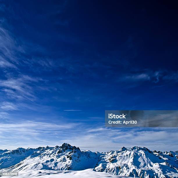 Nevosa Los Picos Foto de stock y más banco de imágenes de Azul - Azul, Cielo, Cirro