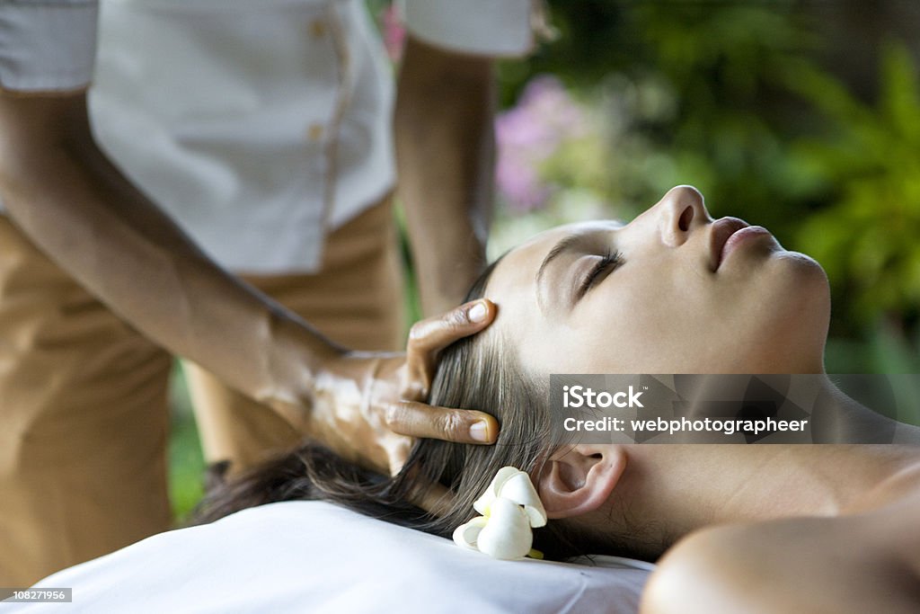 Massagem na Cabeça - Royalty-free Adulto Foto de stock