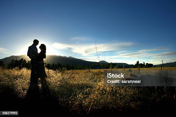 Foto de Casal Romântico Silouette e mais fotos de stock de Silhueta - Silhueta, Romance, Casal