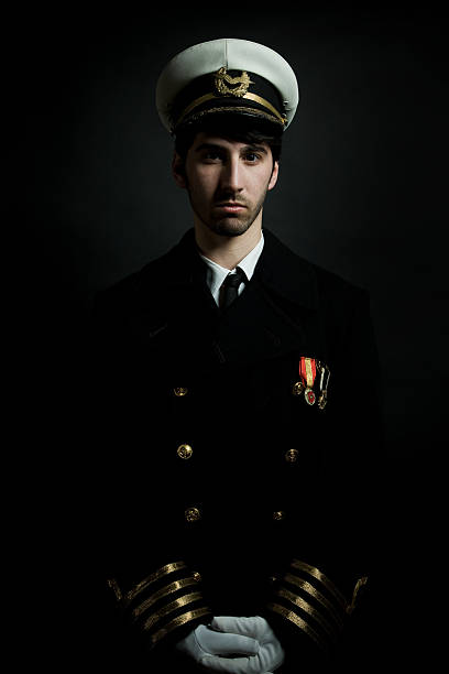 potrait di maschio blu navy nave capitano, isolato su bianco - marines uniform medal armed forces foto e immagini stock