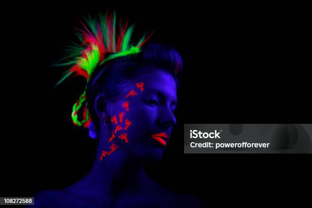 Foto de Neon Retrato De Brilho e mais fotos de stock de Futurista - Futurista, Pegada, Adulto