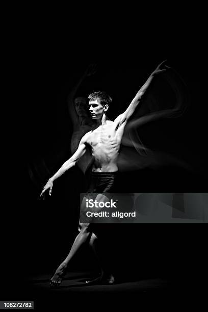 Baletnica - zdjęcia stockowe i więcej obrazów Baletnica - Baletnica, Balet, Czarne tło
