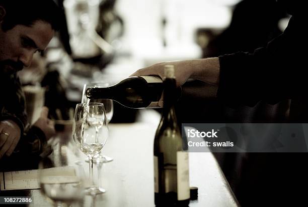Bar Zur Weinverkostung Stockfoto und mehr Bilder von Weinprobe - Weinprobe, Alkoholisches Getränk, Barkeeper