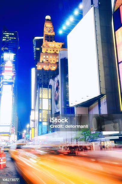 Times Square - Fotografias de stock e mais imagens de Painel Publicitário - Painel Publicitário, Times Square - Manhattan, Vertical