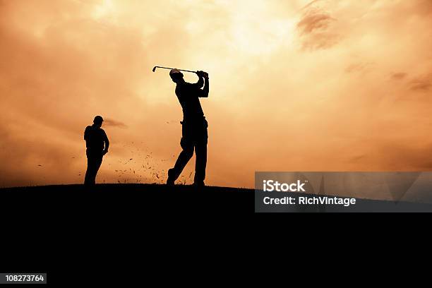 Photo libre de droit de Modèle Daction De Golf banque d'images et plus d'images libres de droit de Golf - Golf, Silhouette - Contre-jour, Coucher de soleil