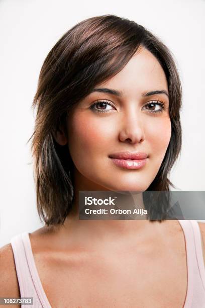 Young Woman With Shoulder Length Hair Smiling Stock Photo - Download Image Now - 18-19 Years, 20-24 Years, Adult