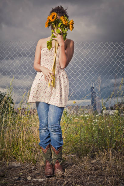 urban jardinier - vertical single flower women teenager photos et images de collection
