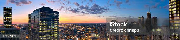 Panoramiczny Widok Z Lotu Ptaka Z Chicago O Zachodzie Słońca Xxxl - zdjęcia stockowe i więcej obrazów Chicago - Illinois