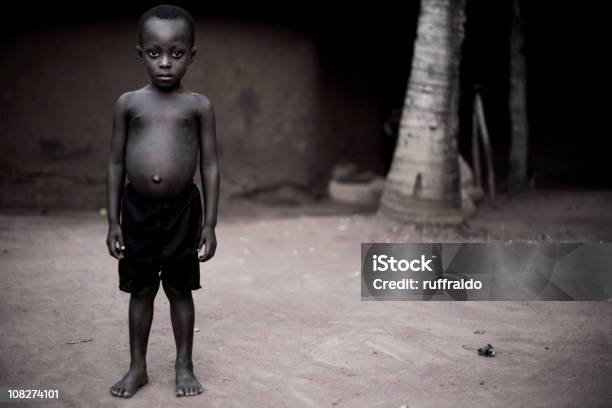 Photo libre de droit de Petit Garçon banque d'images et plus d'images libres de droit de Adolescent - Adolescent, Afrique, Culture africaine