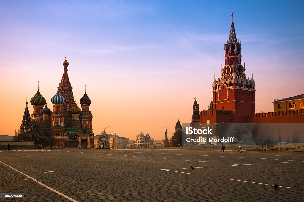 Praça Vermelha de Moscou ao nascer do sol - Foto de stock de Kremlin royalty-free