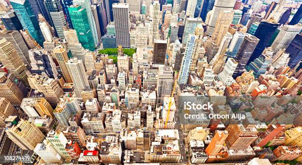 Foto de A Colorida Cidade De Nova York e mais fotos de stock de Arquitetura - Arquitetura, Arranha-céu, Centro de Manhattan