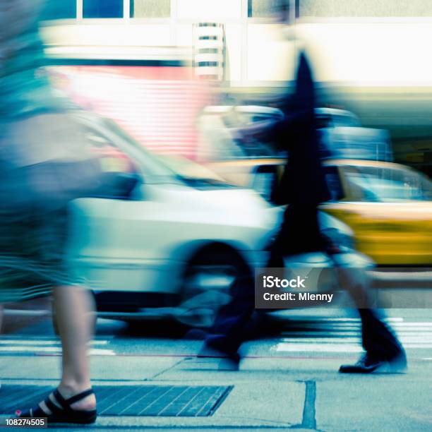 I Pendolari In Fretta - Fotografie stock e altre immagini di Camminare - Camminare, Ingorgo stradale, Persone