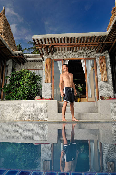 villa de luxe avec piscine privée - travel destinations polarizer outdoors luxury photos et images de collection