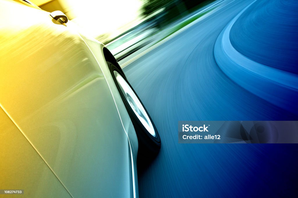 Accelerando Noleggio auto - Foto stock royalty-free di Ambientazione esterna