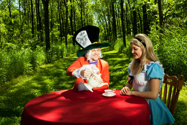 alice in paese delle meraviglie - mad hatter foto e immagini stock