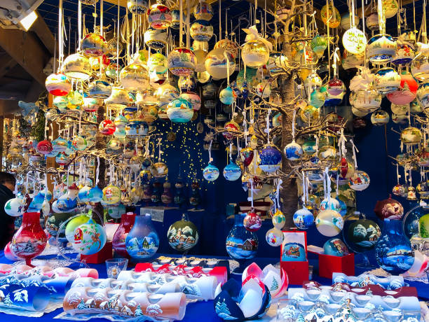 bressanone, italy - december 14, 2018: colored balls at the traditional christmas market of bressanone - bressanone imagens e fotografias de stock