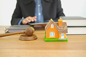 unternehmer-anwalt-arbeitet-mit-tablet-pc-kauf-verkauf-vermietung-immobilien.jpg?b=1&s=170x170&k=20&c=f4c-QoaMdSecqsOUlKJYequcmrvUlZN3IPsz21cywqg=