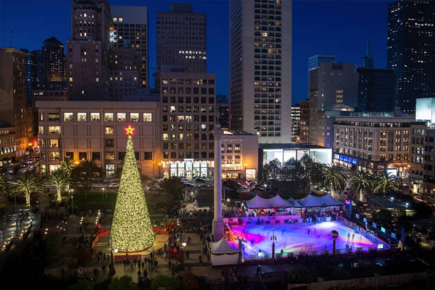 istock Union Square New Year tree in San Francisco 1082921328