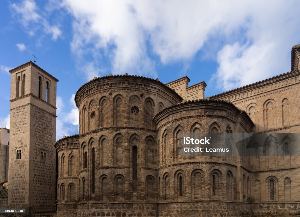 Iglesia De Santiago Del Arrabal En Toledo España Construido En 124548 En El Sitio De Una Iglesia Más Vieja Y Una Mezquita En El Estilo Arquitectónico Mudéjar El Nombre Santiago Foto de Iglesia De Santiago Del Arrabal En Toledo España Construido En 124548 En El Sitio De Una Iglesia Más Vieja Y Una Mezquita En El Estilo Arquitectónico Mudéjar El Nombre Santiago Foto de