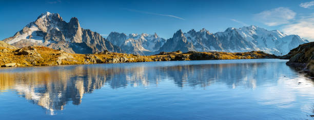 hiking around mont blanc - white lake imagens e fotografias de stock