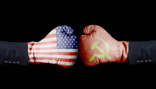 estados unidos de américa contra la ussr guantes de boxeo, concepto de usa vs ussr - hoz y martillo fotografías e imágenes de stock