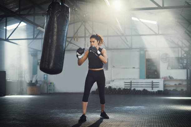 자신을 방어 하기 위해 자세히 - boxing women gym aspirations 뉴스 사진 이미지