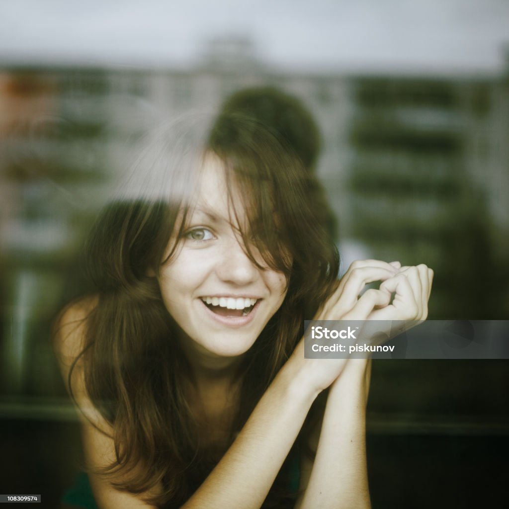 웃는 여자아이 - 로열티 프리 명랑한 스톡 사진