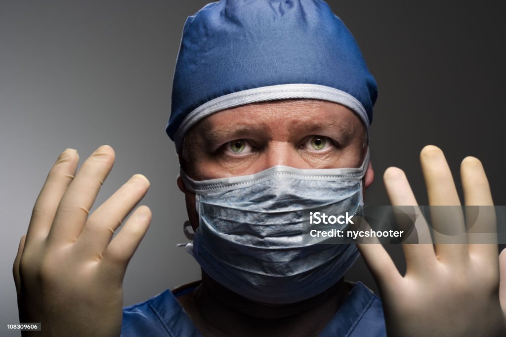 Close-up of médico prepararse para la cirugía - Foto de stock de Pasión libre de derechos