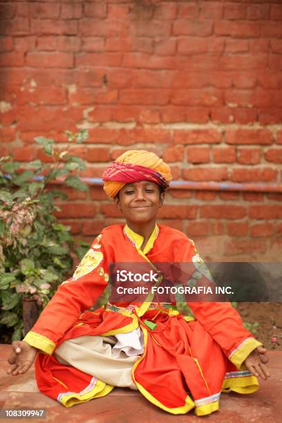Retrato De Un Joven India Foto de stock y más banco de imágenes de Actividad - Actividad, Aire libre, Alegre