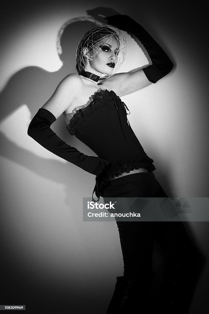 Futuristico moda Ritratto di donna in bianco e nero - Foto stock royalty-free di Corsetto