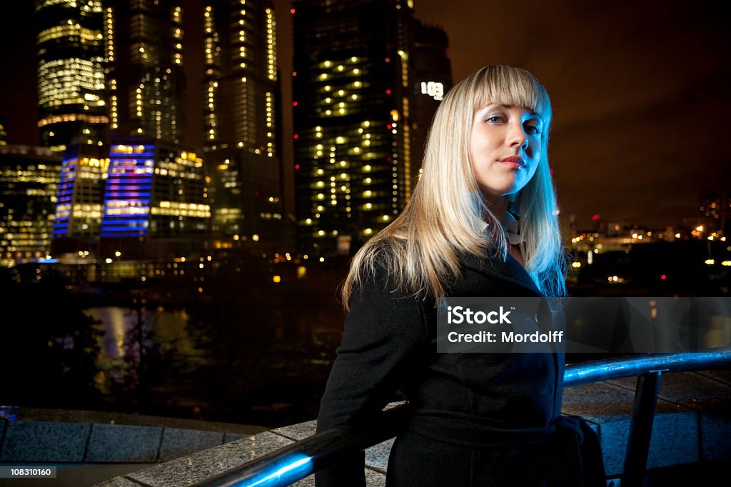 Mujer de belleza en la noche - Foto de stock de Mujeres libre de derechos