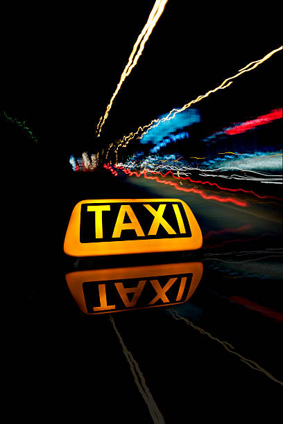 taksówka - taxi sign public transportation sign station zdjęcia i obrazy z banku zdjęć