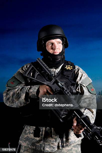 Foto de Forças Armadas Especiais Swat Diretor e mais fotos de stock de Curso de treinamento - Curso de treinamento, Força Policial, 30 Anos