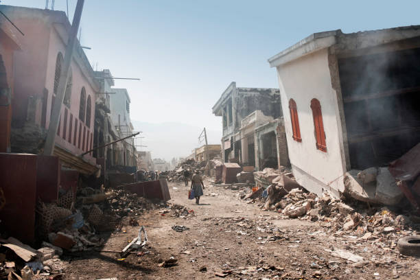 city after earthqake - deprem stok fotoğraflar ve resimler