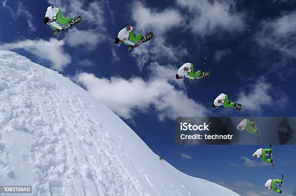 Mehrere Bilder Von Snowboarder In Der Luft Stockfoto und mehr Bilder von Kontinuität - Kontinuität, Sequenzielle Abfolge, Hochspringen