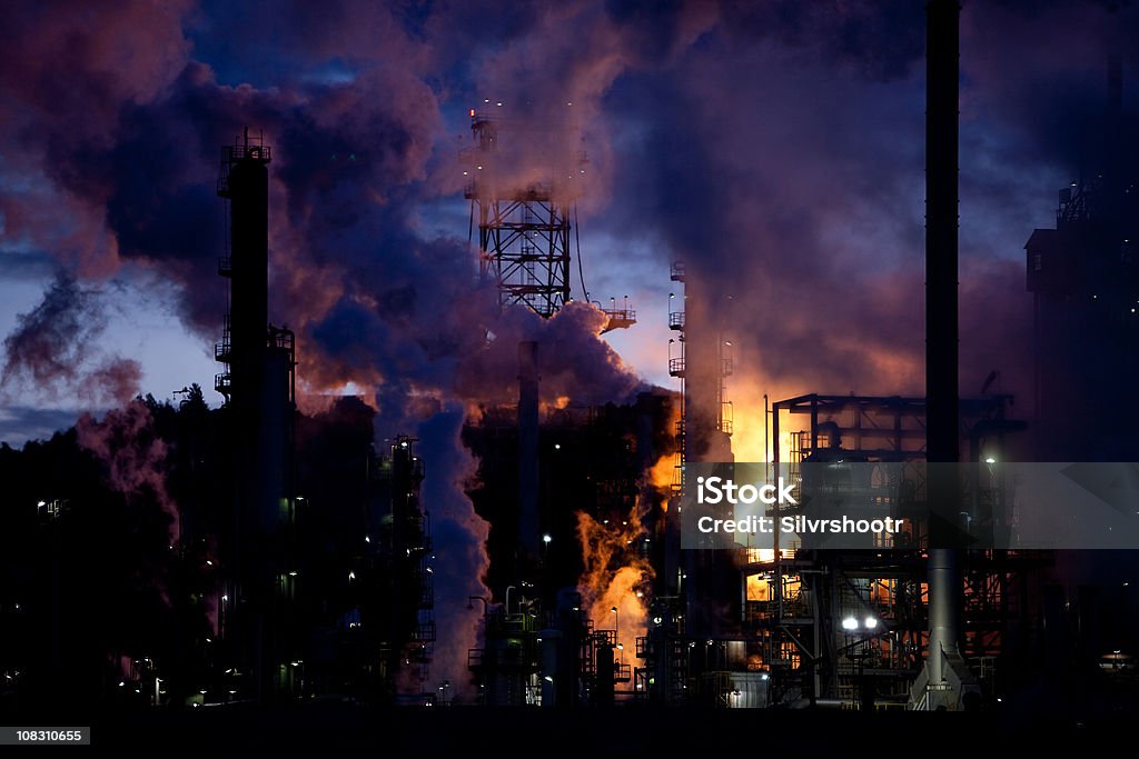 Rafineria naftowa niedostatecznym gazu ziemnego - Zbiór zdjęć royalty-free (Przywieszka z ceną)