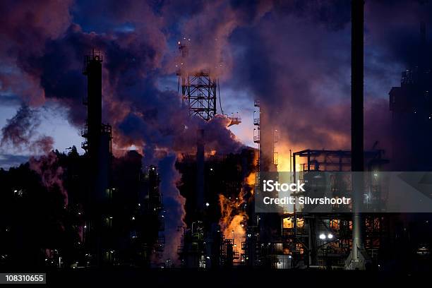 Rafineria Naftowa Niedostatecznym Gazu Ziemnego - zdjęcia stockowe i więcej obrazów Przywieszka z ceną - Przywieszka z ceną, Ropa naftowa, Rafineria