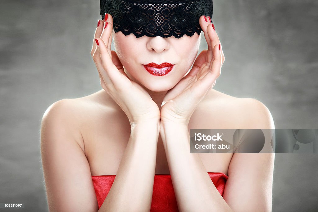 Sexy Dziewczyna z oczami pokryte - Zbiór zdjęć royalty-free (Czarny kolor)
