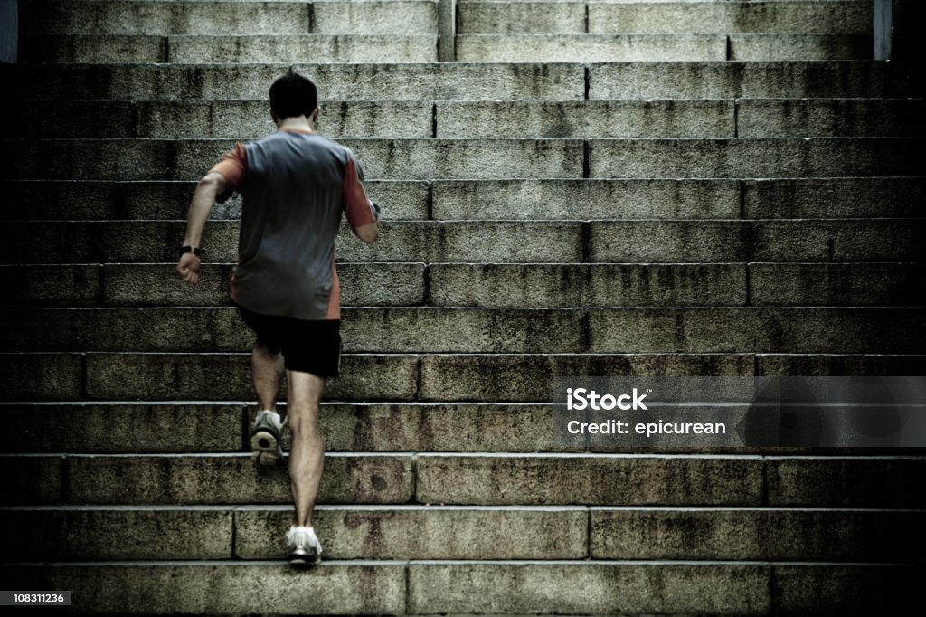 Corredor treino em intervalos de escada - Foto de stock de Motivação royalty-free