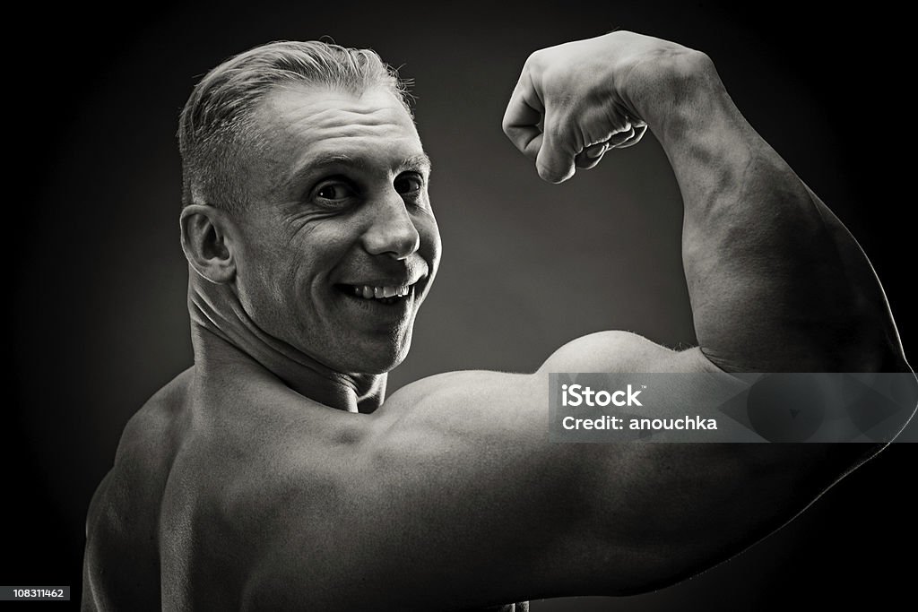 Bodybuilder 제시하기 - 로열티 프리 30-39세 스톡 사진