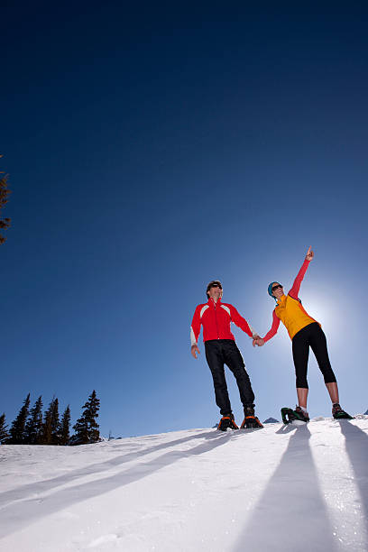 andar de raquetas de neve - pair couple mid adult happiness imagens e fotografias de stock