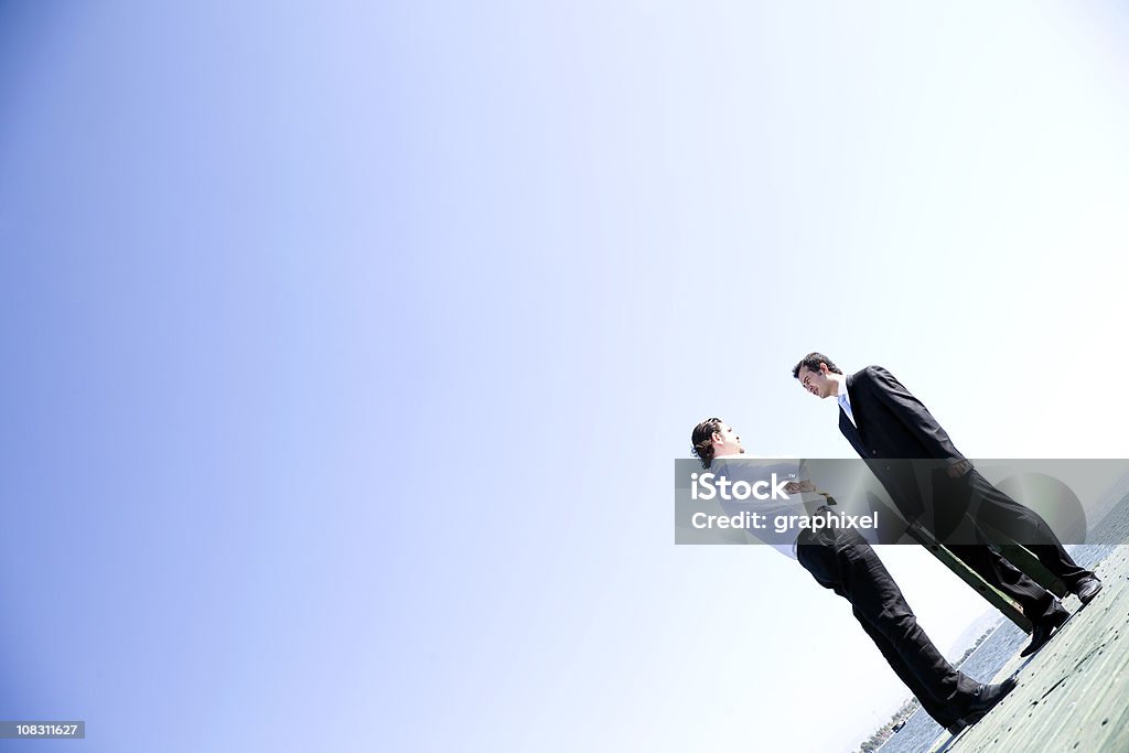 Deux hommes d'affaires debout - Photo de Accord - Concepts libre de droits