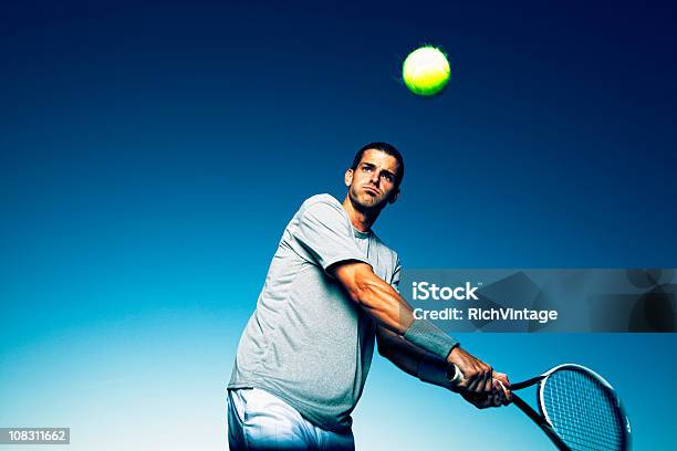 Tennis Player Stockfoto und mehr Bilder von 25-29 Jahre - 25-29 Jahre, Amateur, Bewegung